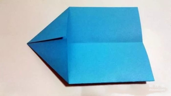 Simple folding method of childrens origami airplane