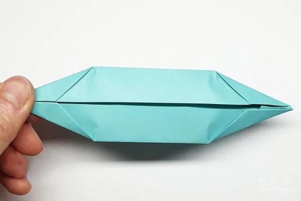 Simple origami tutorial for children: How to fold a handmade origami boat (step-by-step illustration)