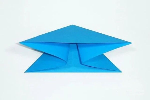 Simple origami animals for toddlers: How to make origami tropical fish (step-by-step illustrations)