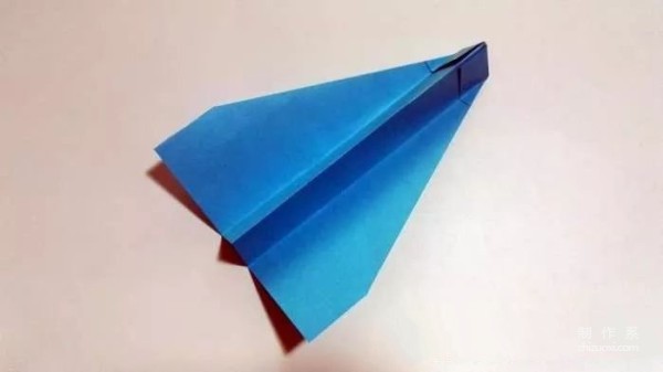 Simple folding method of childrens origami airplane