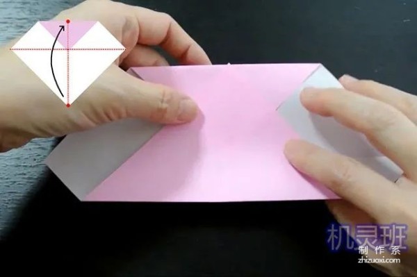 How to fold a simple origami heart using square handmade paper (step-by-step illustration)