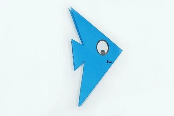 Simple origami animals for toddlers: How to make origami tropical fish (step-by-step illustrations)