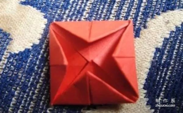 Illustrations of two simple methods for children to make origami lanterns