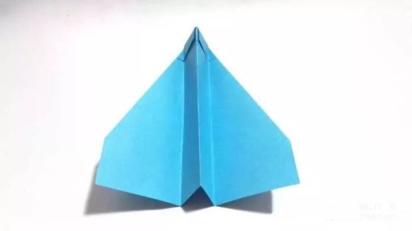 Simple folding method of childrens origami airplane