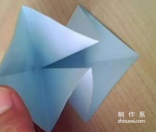 Illustration of how to fold a simple paper crane