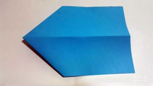 Simple folding method of childrens origami airplane