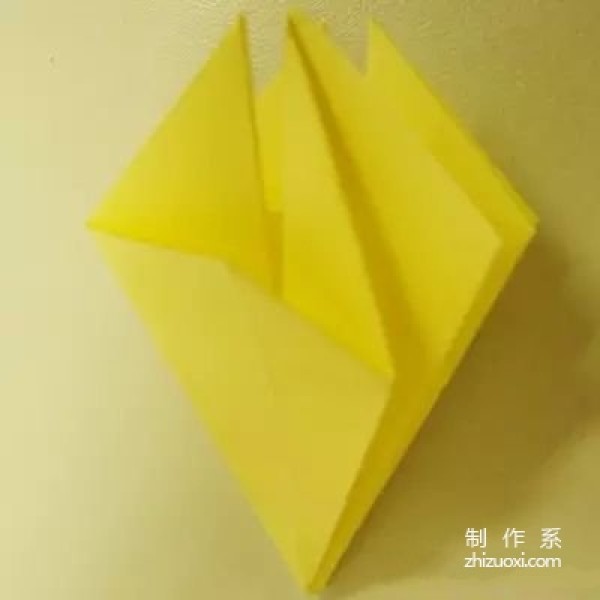 Fresh yellow lily origami method