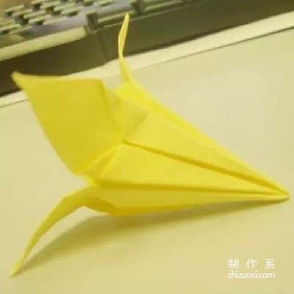 Fresh yellow lily origami method