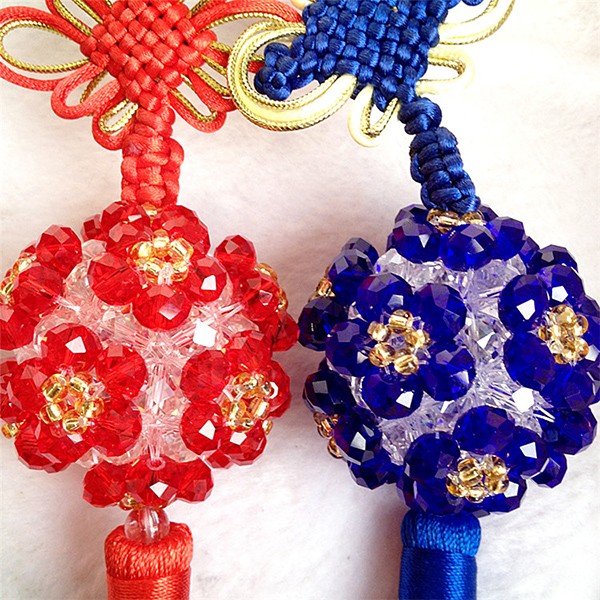 Beaded handmade DIY red and blue Chinese knot pendant product appreciation