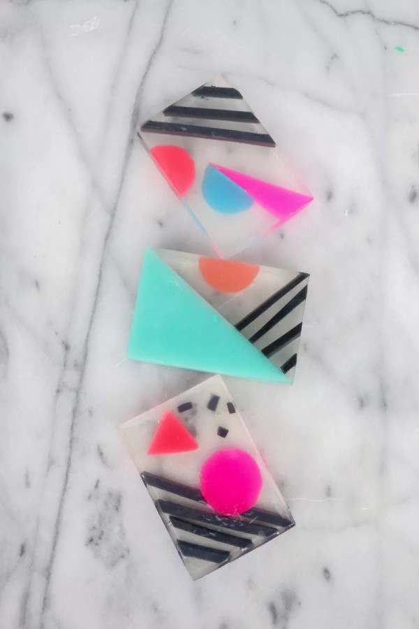 Picture tutorial on how to make geometric soap in a fashionable retro style