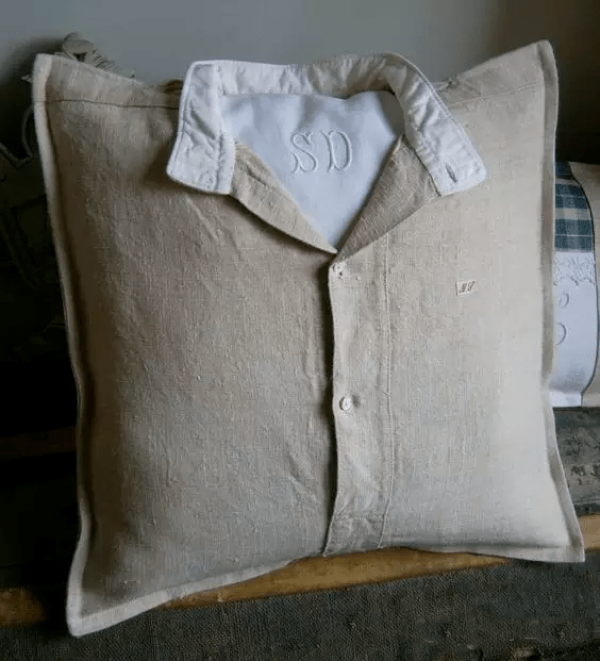 You can use scraps of old clothes to make what you want, and you don’t have to buy pillows anymore! (Attached are 12 tutorials)