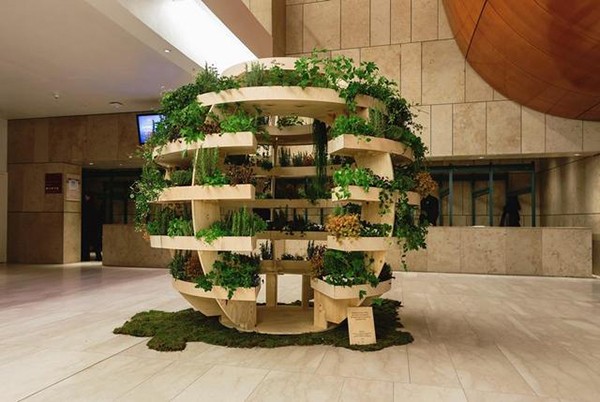 IKEA: 20 wooden boards create a creative indoor garden