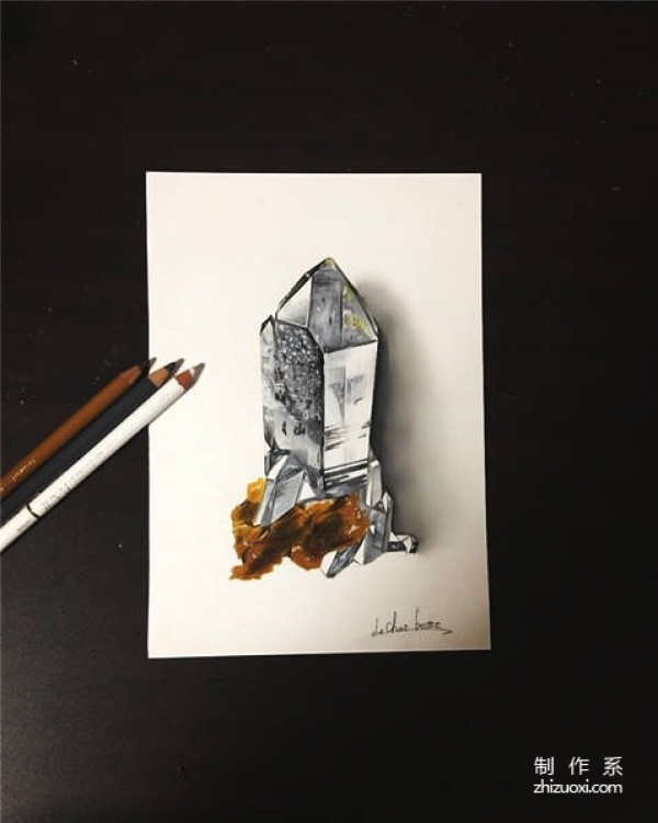 15-year-old Japanese genius painter draws super-realistic gems with pencil