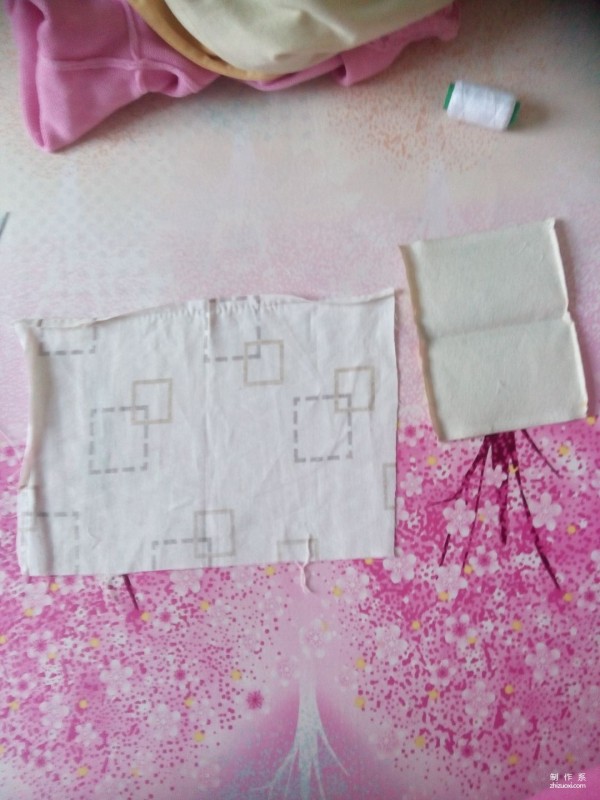 Tutorial on how to make a handmade fabric bag, a tutorial on how to make a handmade patchwork coin purse suitable for girls