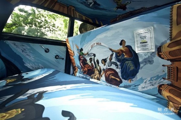 The city knows how to play! When a taxi becomes a mobile art museum