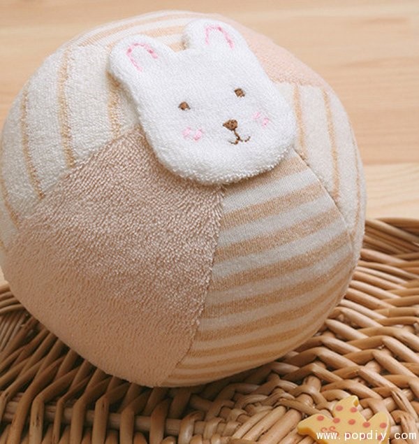 Creative handmade DIY production of cute fabric childrens toy balls