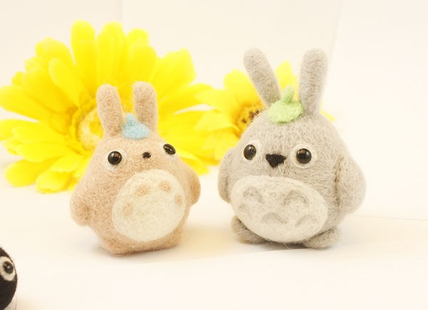 Handmade DIY wool felt to restore the small briquettes and chinchilla inside Totoro