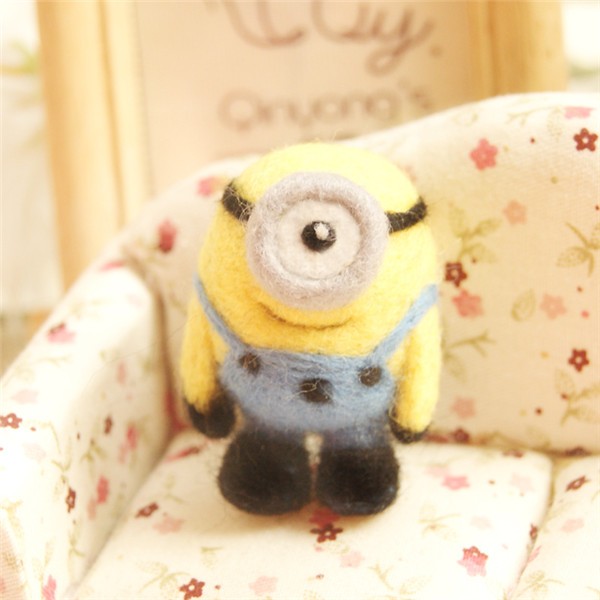 Furry and cute minion made by DIY from wool felt