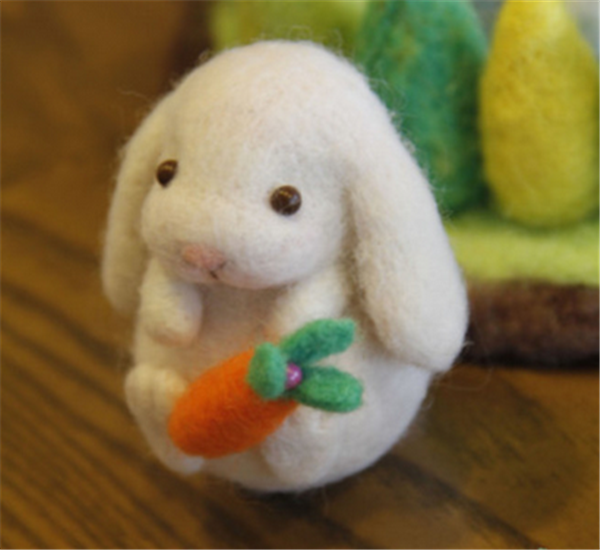 DIY handmade wool felt to make cute Dutch lop rabbit and his radish