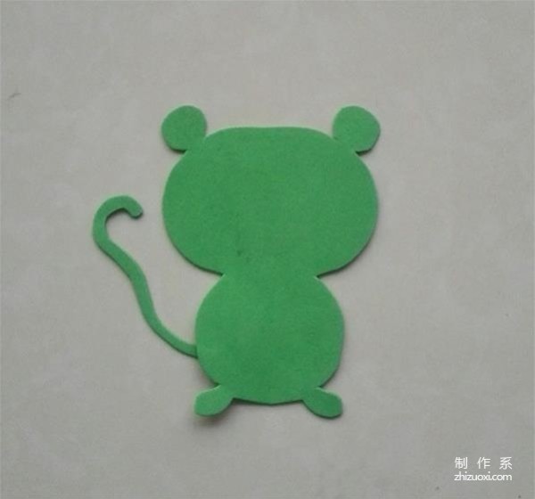 Childrens handcrafts use sponge paper to make cute little lion stickers