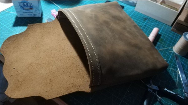 Crazy horse leather hunter bag making