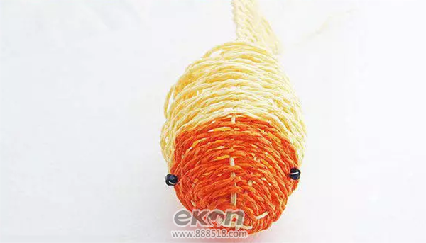 Childrens handicraft workshop shares cute and beautiful handmade DIY knitting of little goldfish