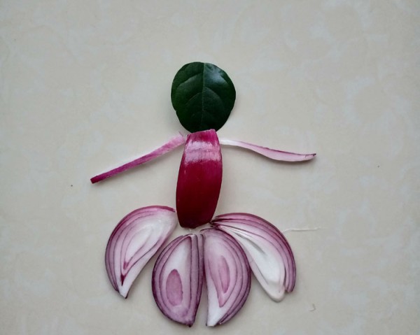 How to DIY dancing character stickers using onions and beans