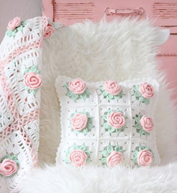 Appreciation of the crochet blooming comfortable rose pillow product