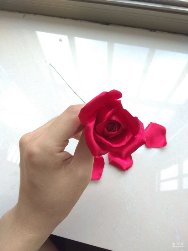 Handmade ribbons, handmade methods of burning beautiful roses on ribbons