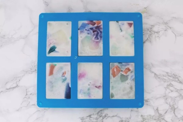 Handmade DIY soap, Instagram style diamond soap making method illustration