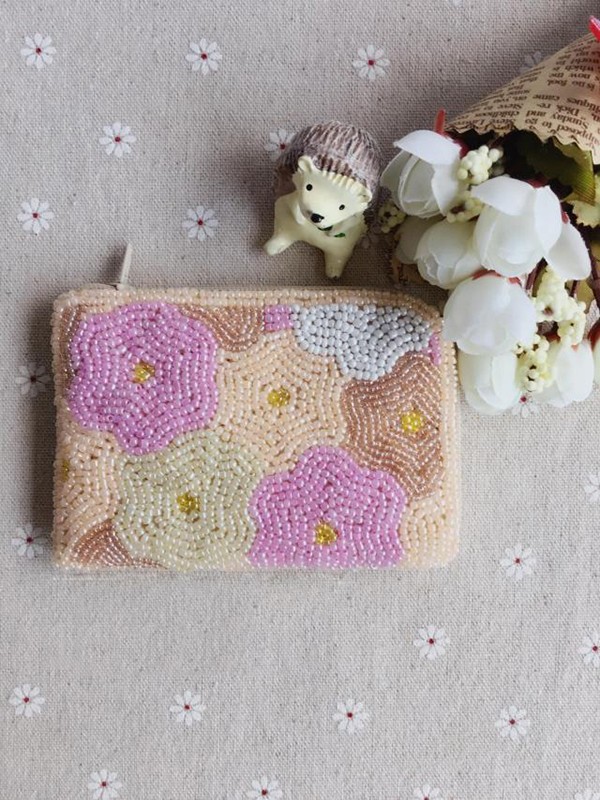 Appreciation of handmade DIY bead embroidered small fresh flower coin purse