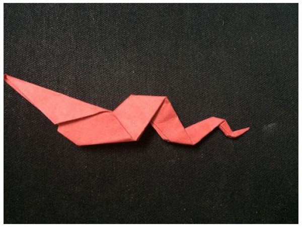 Simple origami for children - tutorial on making a little snake