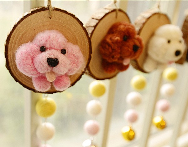 Appreciation of DIY cute little animals made from wool felt as hanging ornaments