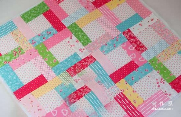 Friends who like patchwork style, make your own small fresh patchwork pillow at home