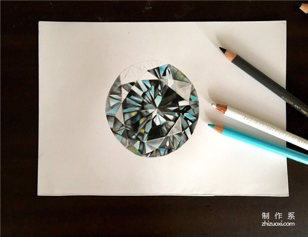 15-year-old Japanese genius painter uses pencil to draw ultra-realistic gems