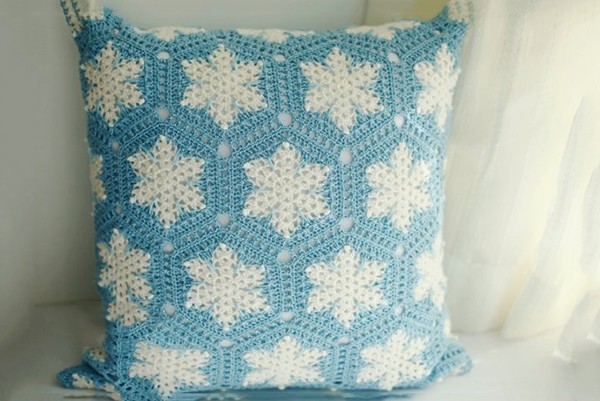 Appreciation of crochet DIY snowflake pillow products