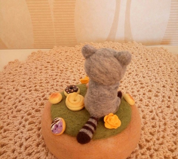 Wool felt DIY cute little raccoon who loves ice cream