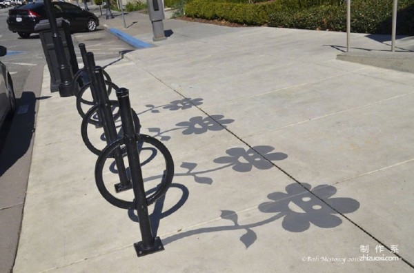 California street artist Damon Belanger painted various fake shadows on the roadside, confusing many passers-by... The creativity is amazing