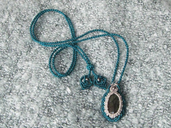 Hand-woven rope crystal necklace with a literary and artistic feel