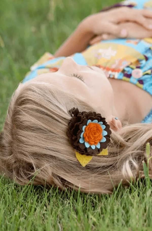 I have a daughter who is so willful. Making a few hair accessories can make her look pretty.