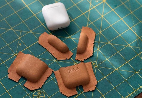 How to make a shape-shaped AirPods headphone case