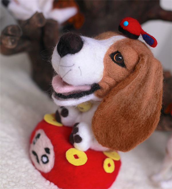 Appreciate the super cute handmade wool felt DIY Migru Beagle.