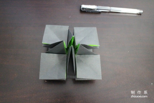 Creative origami, two-color origami, NIKE logo origami real shot illustrated tutorial