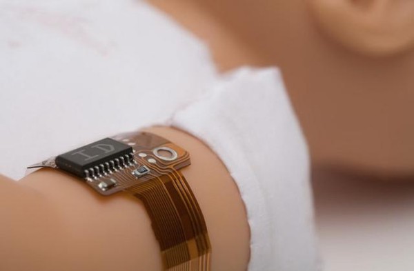 Amazing electronic tattoo monitors health in real time