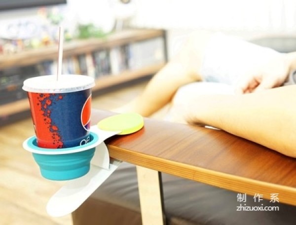 Convenient tableside cup holder clip