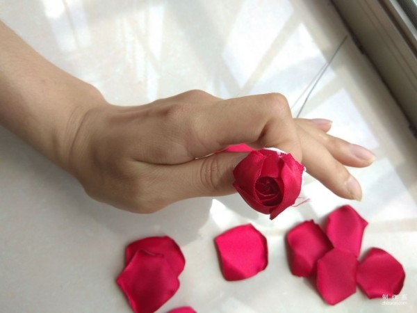 Handmade ribbons, handmade methods of burning beautiful roses on ribbons