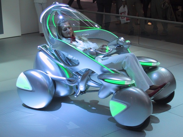 Toyota i-unit concept car can be driven while lying down or sitting