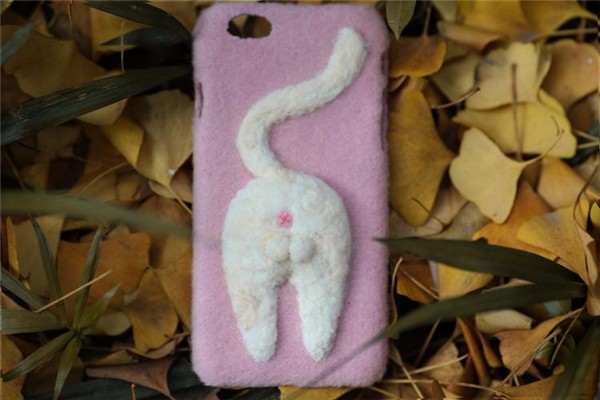 Cute cat back, small paws, cute handmade cute wool felt phone case