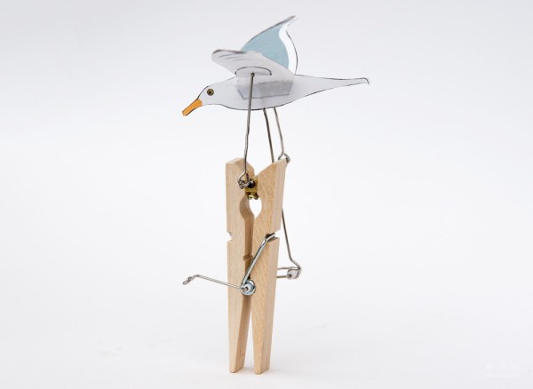 Life DIY creative clothes drying using small wooden clips to creatively hand-make moving seagull toys