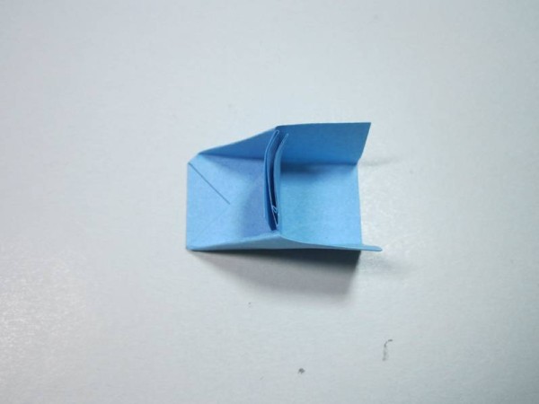 Simple origami tutorial for 3D chair